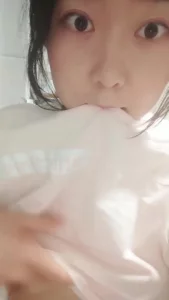 山师母狗自拍诱惑展示