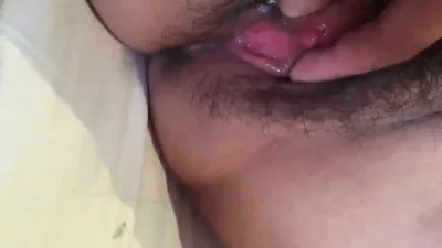 把极品熟妇母狗操喷水，淫荡骚浪叫声让人性奋射精