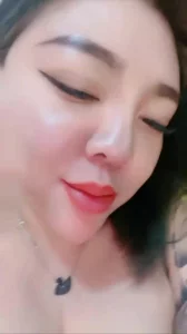 骚话连篇妖艳性感的花臂纹身大奶荡妇3